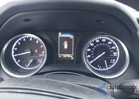 2018 Toyota Camry Le z USA, uszkodzony, nr VIN 4T1B11HKXJU595480